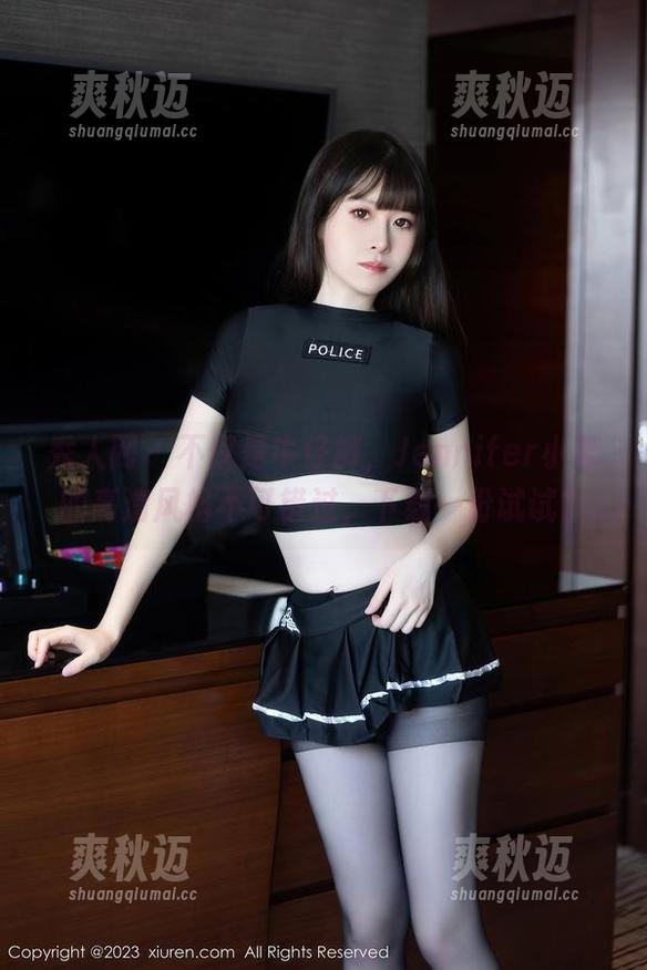 秀人网 - 不仅是牛仔裤，Jennifer小若的高清风格不可错过，下载一份试试？