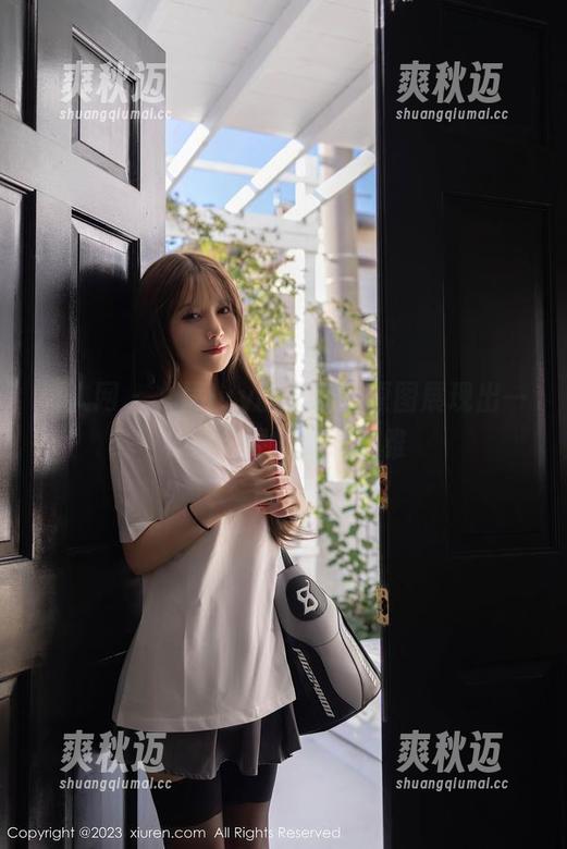 秀人网 - 九尾Ivy的美腿：原图展现出一种不走寻常路的优雅