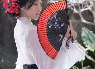 秀人网 – 唐翩翩的私拍比基尼图集：谁还记得那个夏日的梦想？