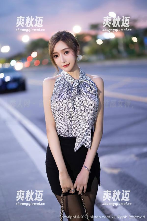 秀人网 - 就是阿朱啊的图包：性感女神，竟然让我思绪万千