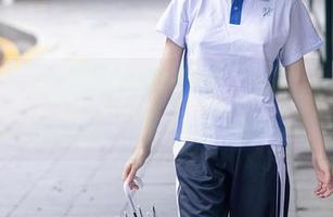 秀人网 – 牛仔裤背影图谱：舌尖上的菊花ace成就的欢乐写真。