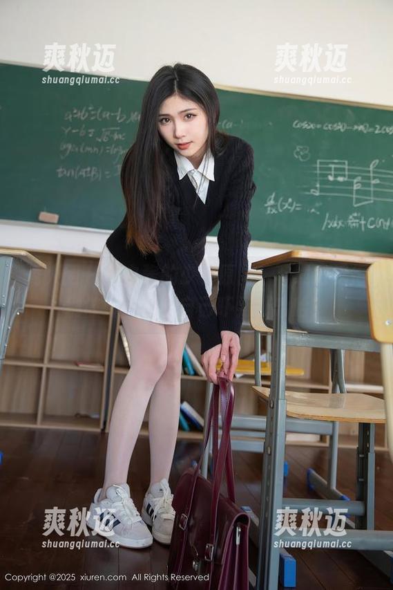 秀人网 - 萌白酱的少女原图，下载时记得别被镜子里的自己吓到，哈哈！
