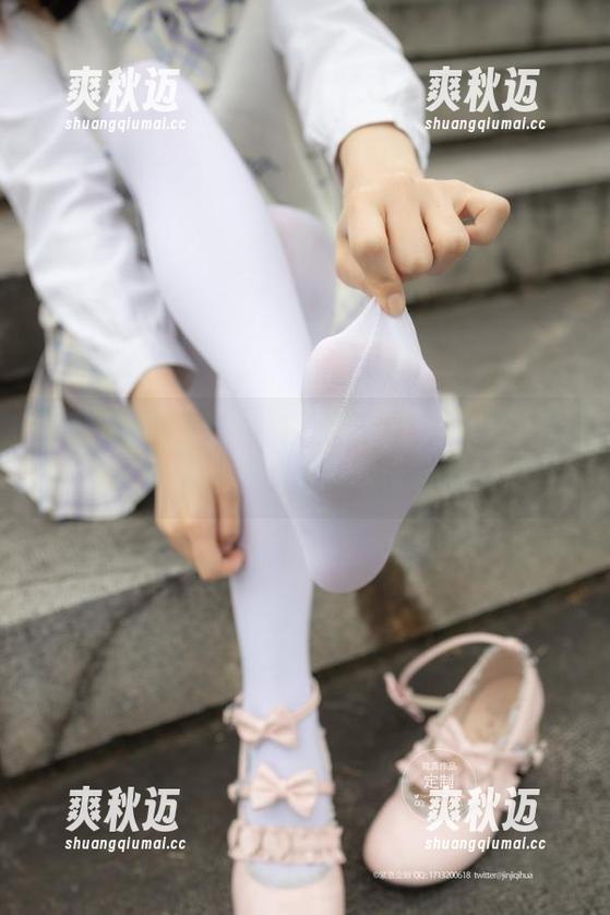 紧急企划 - 走在街头都能认出的女神，龙崎聆音高清写真，快来看啊。