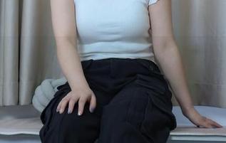绮梦摄影 – 在体育馆打着的豹纹，蔡蔡的原图里没有圣光，只有青春的气息。