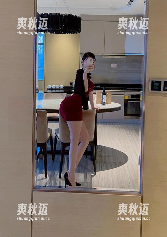 微密圈 - 脸红Dearie的高跟鞋作品集上线，下载之前先看这双鞋子能拯救你几个脚痛！