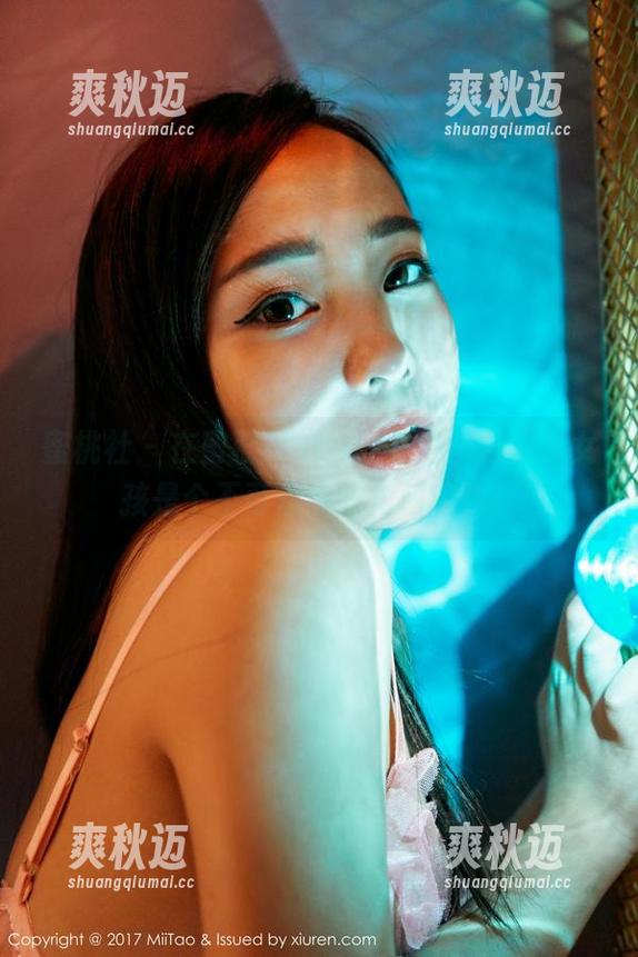 蜜桃社 - 在蜜蕊Mary的私房图包里，女孩是个不可思议的角色变换！