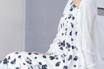 袜啵啵 – 小甜豆的假期写真，陪伴和躁动，谁在玩谁的心机？