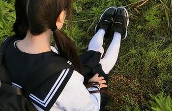 西尔酱的泳装秀：免费套图，快来欣赏这一水花四溅！