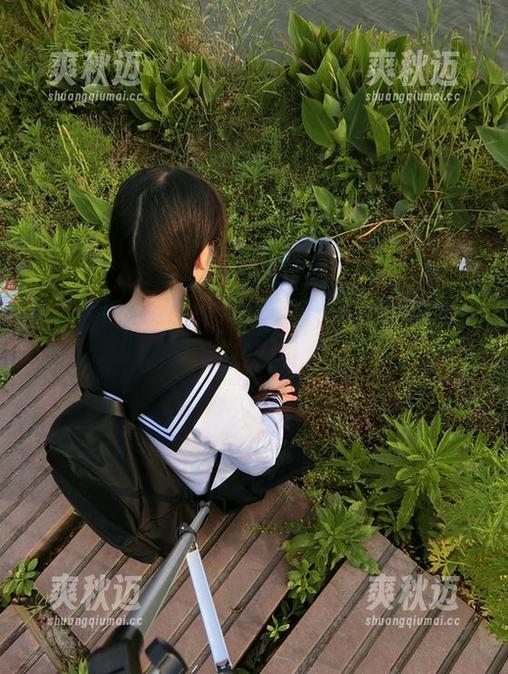 西尔酱的泳装秀：免费套图，快来欣赏这一水花四溅！