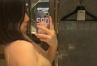 微密圈 – 詹詹的红色写真精选，感觉能点燃整个房间！