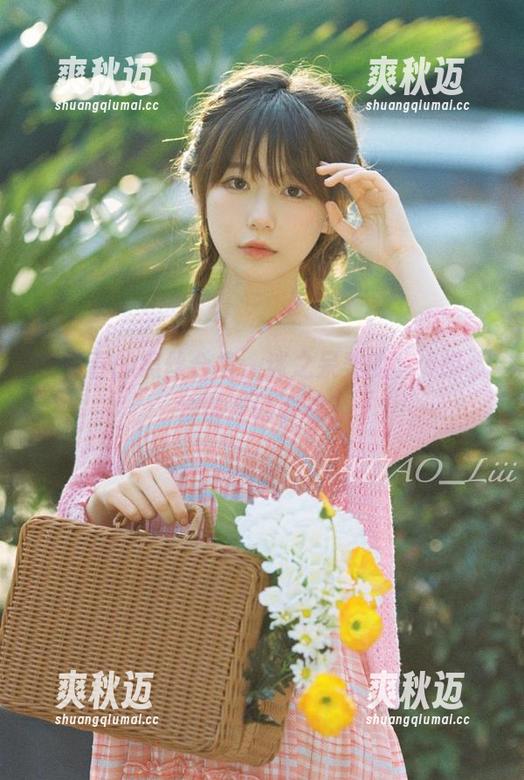 倒青春的黑丝合集，迷之呆梨的cos想必会引发讨论吧？