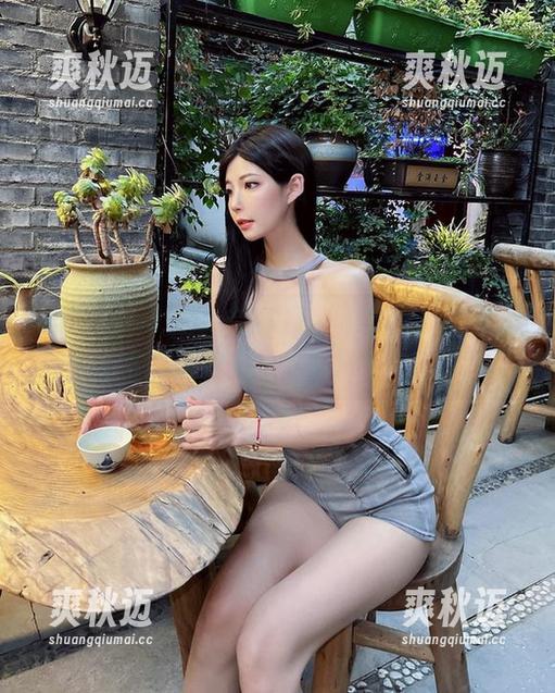 微密圈 - 皮衣终结者写真，陈妮妮UNI这次是在调皮吗？一起来瞧瞧！