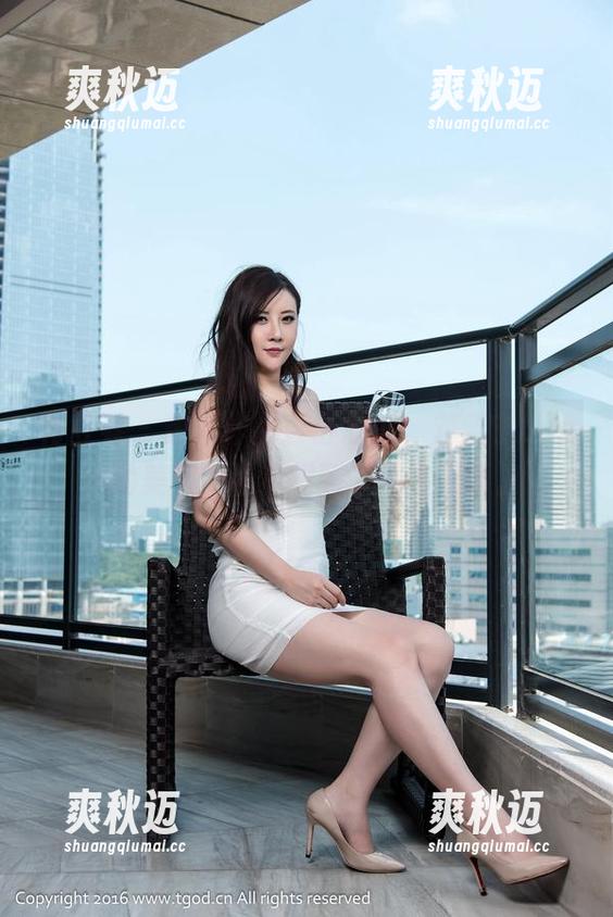 青豆客-刘奕宁Lynn 青豆客 - 最新作品直击心底,刘奕宁Lynn的美腿…让我想到了很多画面。