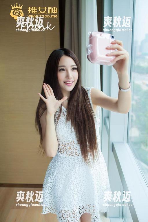 青豆客-晓艾fafa 青豆客 - 晓艾fafa的白色写真:一秒白瞎了我的眼睛