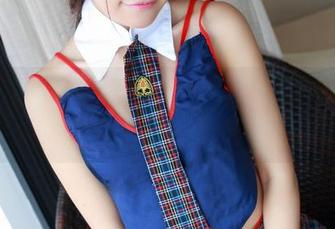 青豆客 – 学姐穆菲菲：网盘里的写真，让人想多读几遍